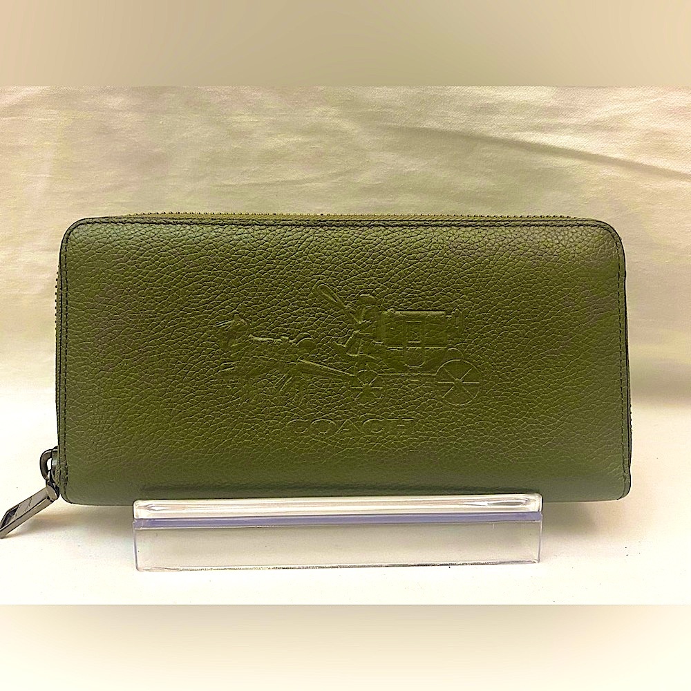 RARE Coach Zippy Pebbled Leather Wallet in Sage Green EUC